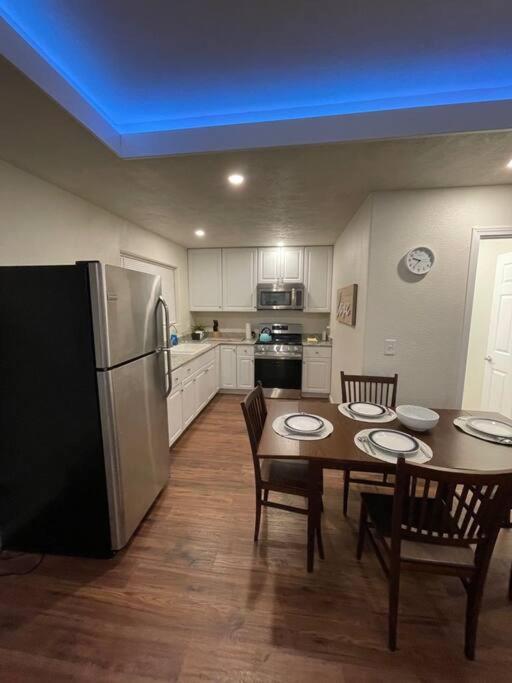 Apartament Brand New 2Br Cute Blue Led In North Fresno Zewnętrze zdjęcie
