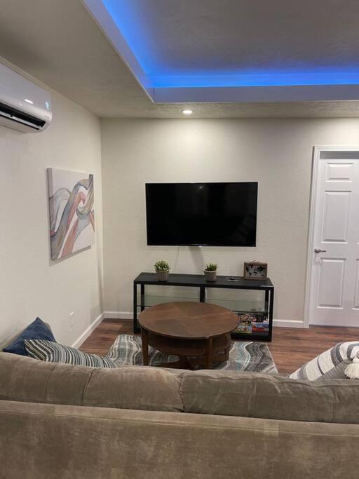Apartament Brand New 2Br Cute Blue Led In North Fresno Zewnętrze zdjęcie